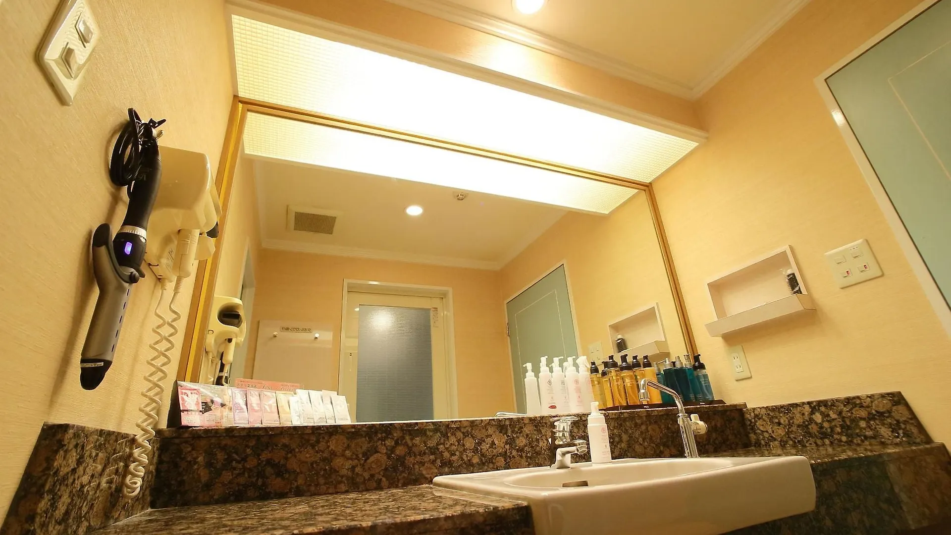 Hotel Fine Garden Toyonaka Osaka International Itami Airport (Adults Only) Yetişkin Oteli