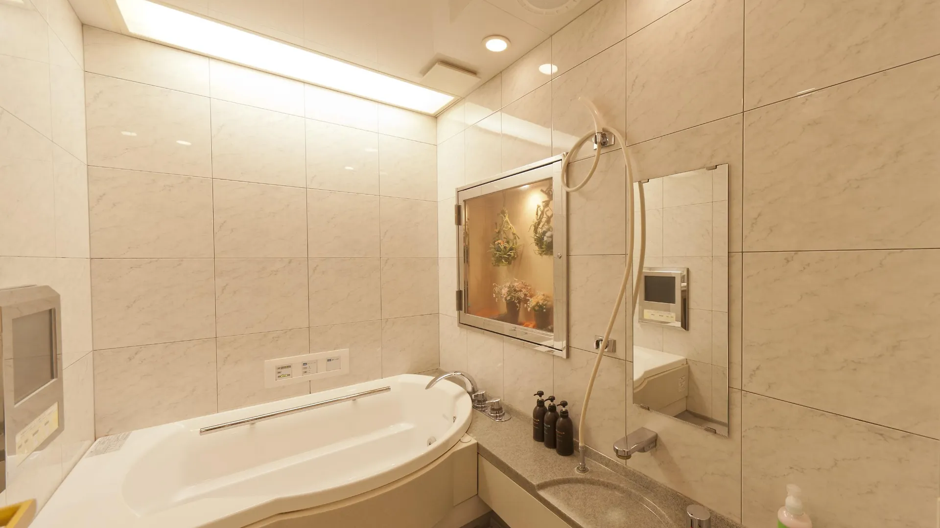Hotel Fine Garden Toyonaka Osaka International Itami Airport (Adults Only) Yetişkin Oteli